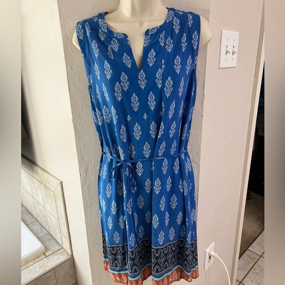 Cute Loft beach dress, never worn. - Picture 1 of 3